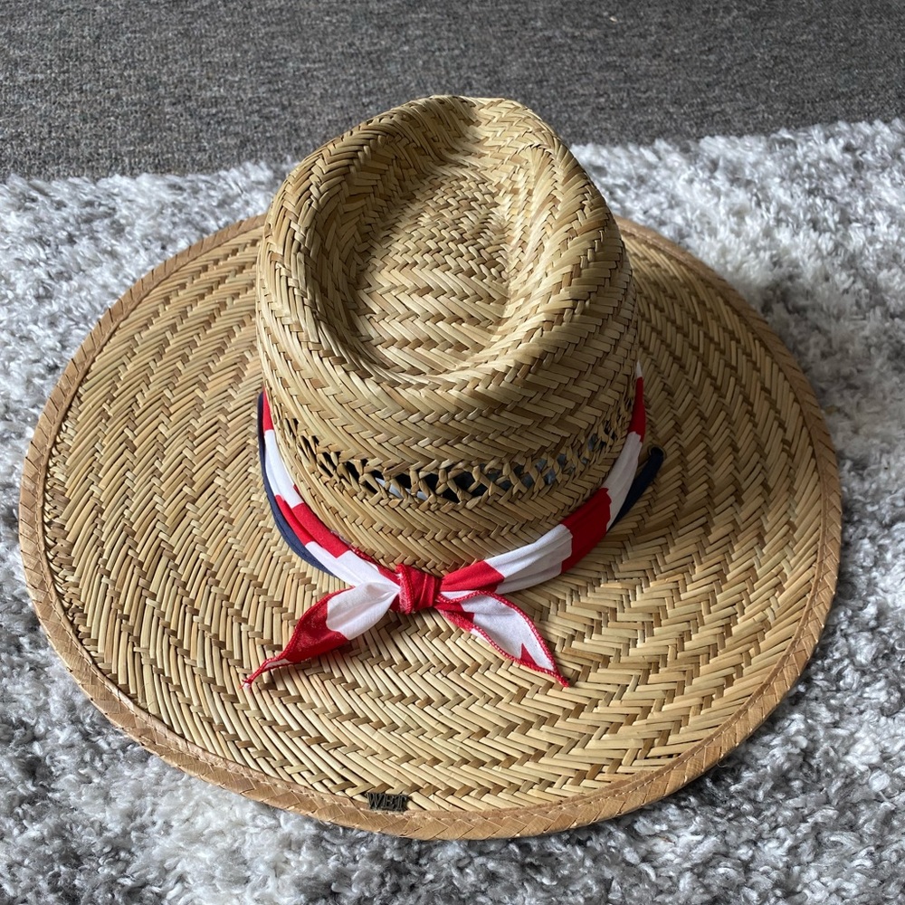 Wide brimmed hat